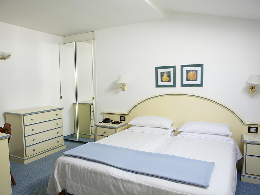 Albergo Milano Snc Lanzo dʼIntelvi Quarto foto