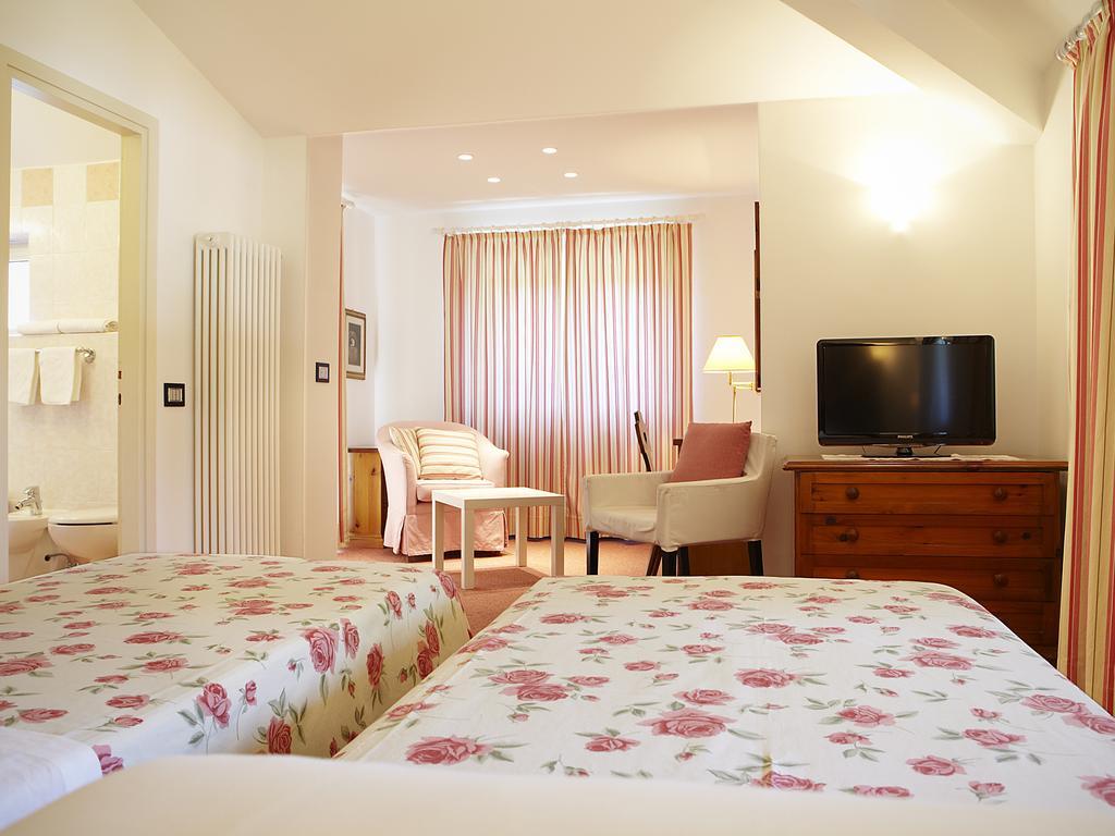 Albergo Milano Snc Lanzo dʼIntelvi Quarto foto