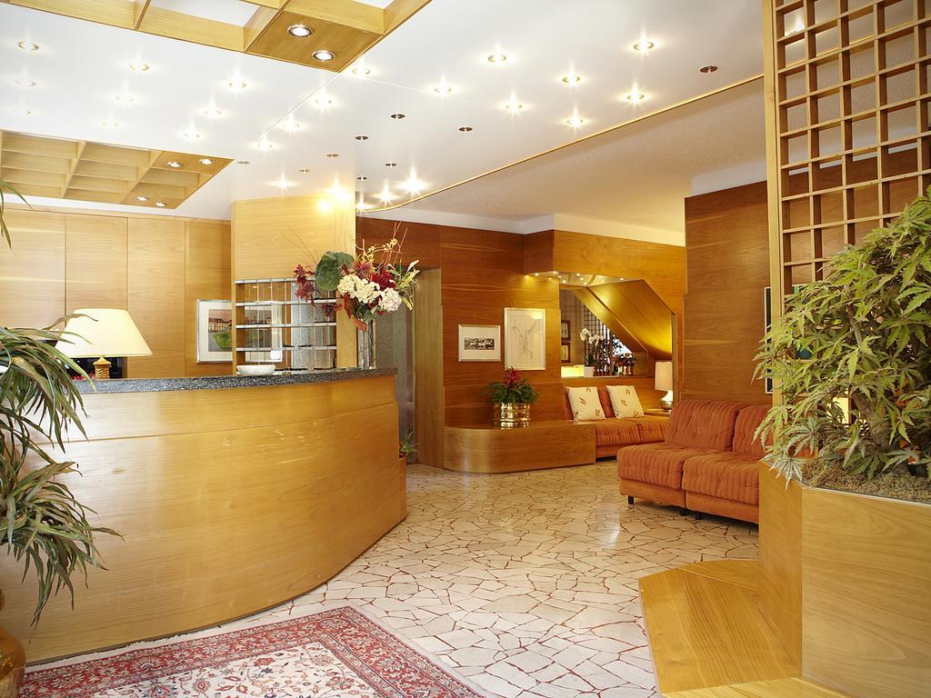 Albergo Milano Snc Lanzo dʼIntelvi Exterior foto